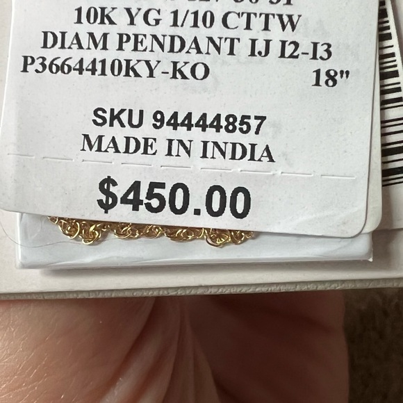 NEW in box 10k gold & diamond heart shaped pendant with 18” gold chain. - Picture 5 of 5